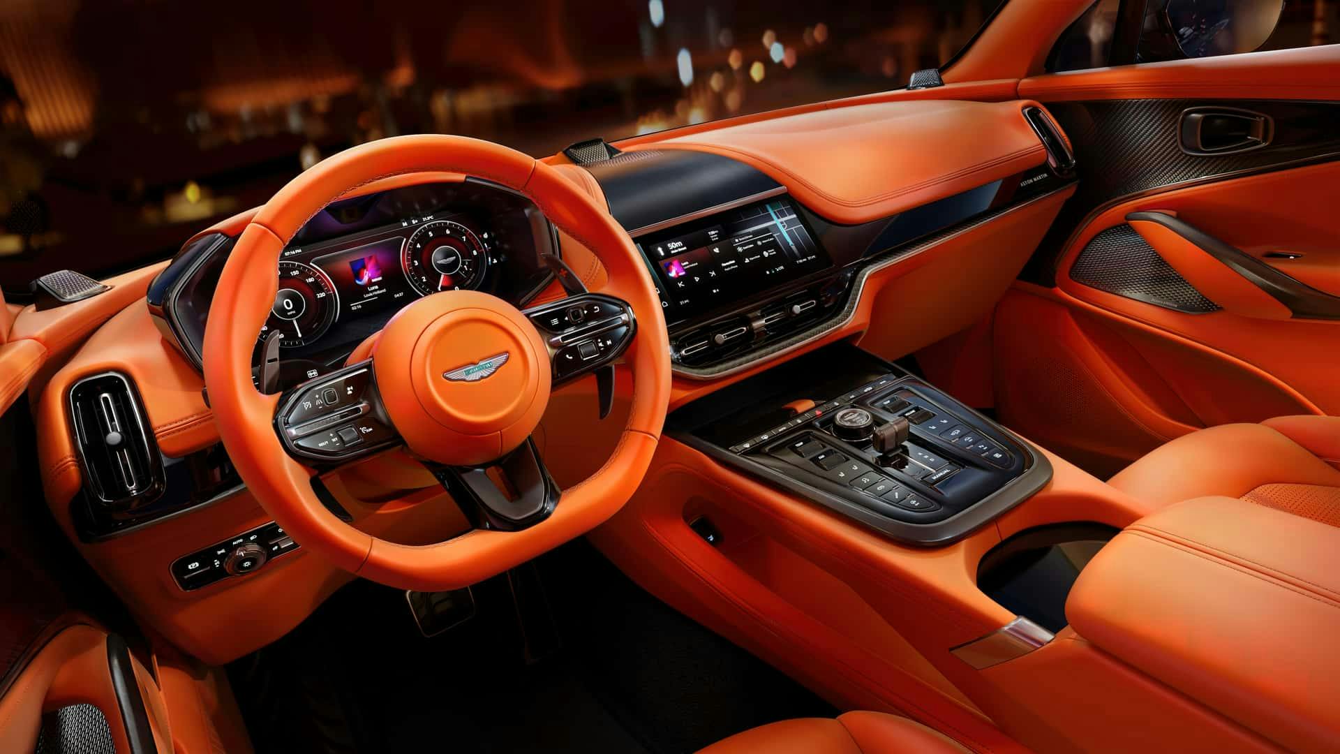 Aston Martin DBX707 2025: Un SUV mai practic și cu un interior modernizat